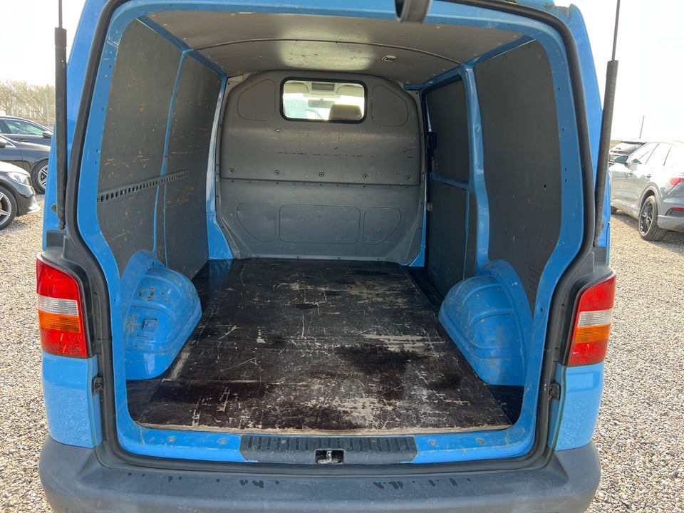 VW Transporter 1,9 TDi 104 Kassevogn kort 4d