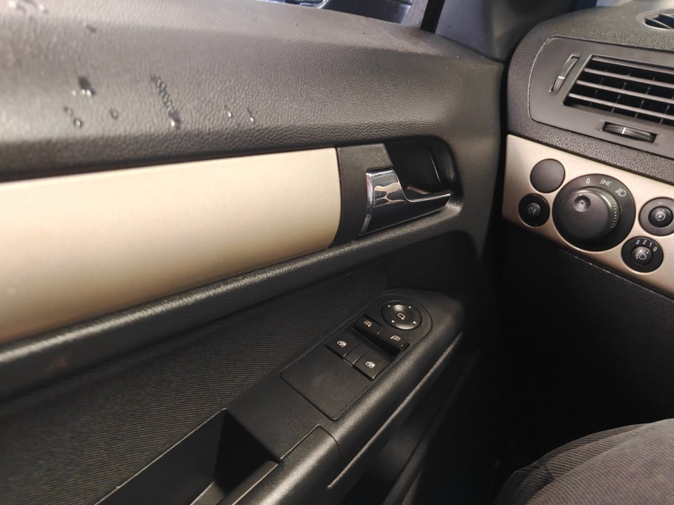 Opel Astra 1,6 8V Comfort 5d