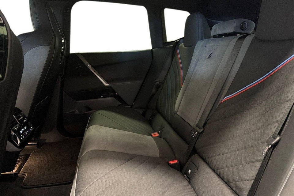 BMW iX xDrive60 Fully Charged 5d