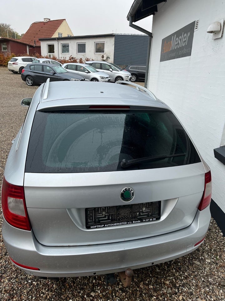 Skoda Superb 2,0 TDi 170 Ambition Combi DSG 5d