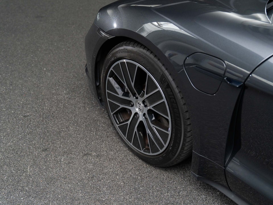 Porsche Taycan Performance+ 4d