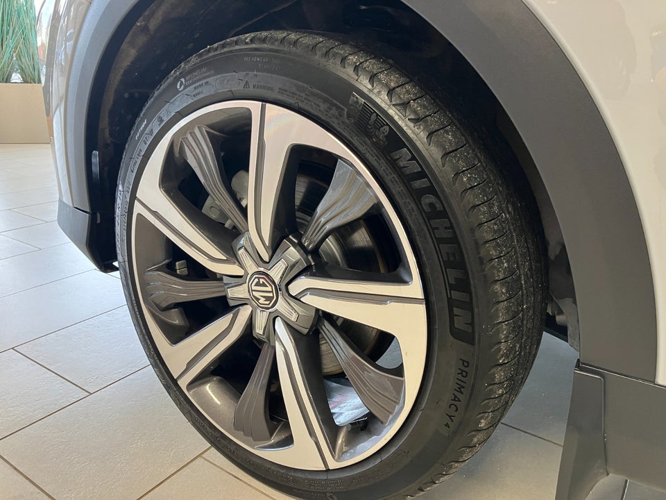 MG Marvel R Performance 5d