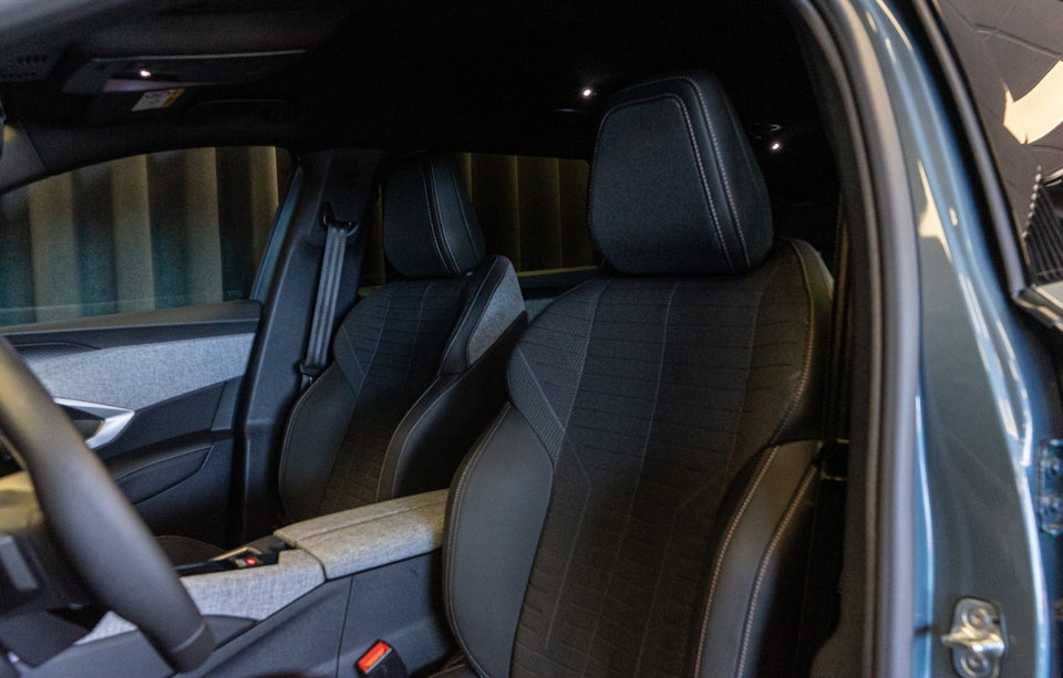 Peugeot e-5008 77 Allure 7prs 5d