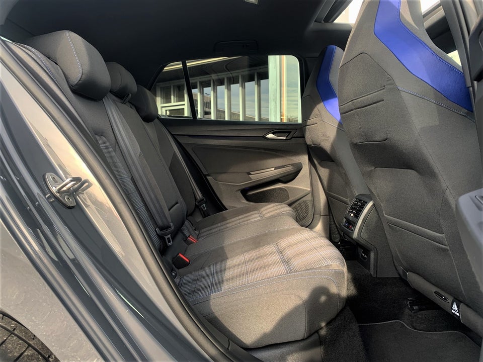 VW Golf VIII 1,4 GTE DSG 5d