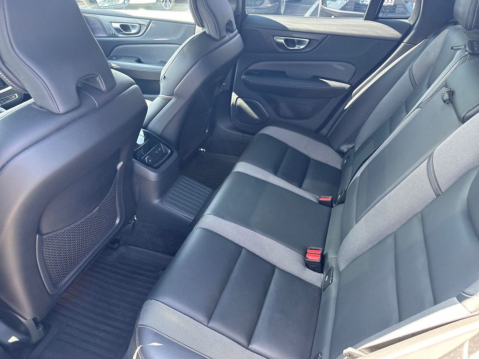 Volvo V60 2,0 T6 ReCharge Ultimate Dark aut. AWD 5d