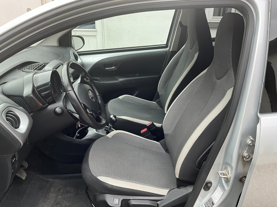 Toyota Aygo 1,0 VVT-i x-pose x-shift 5d