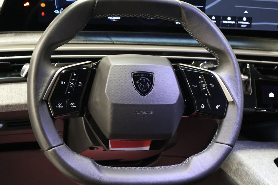 Peugeot e-3008 77 GT 5d
