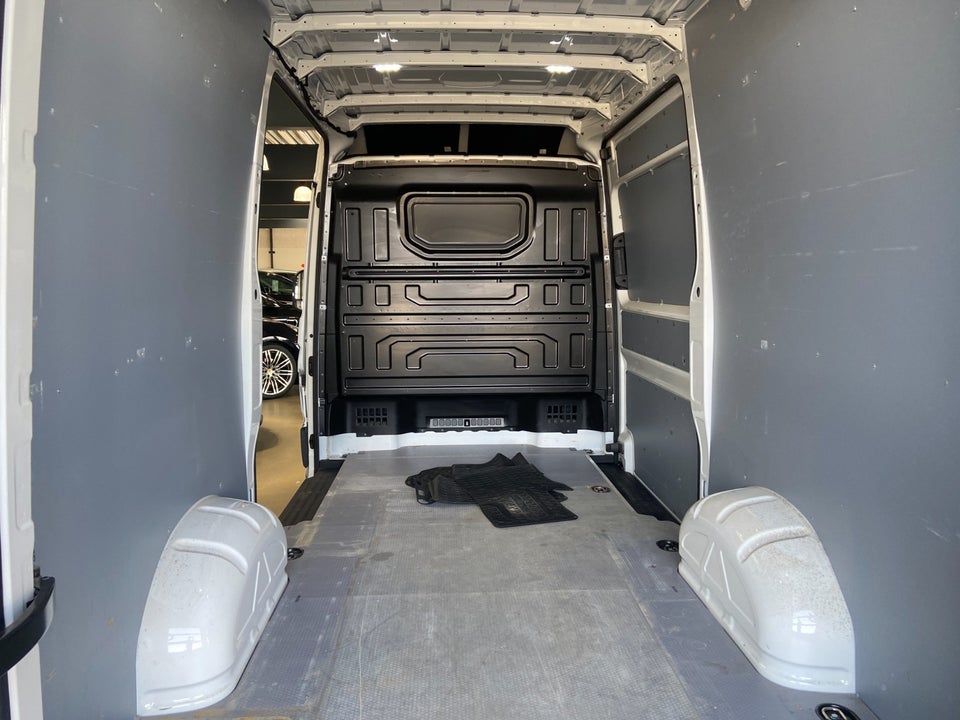 VW Crafter 35 2,0 TDi 177 Kassevogn L3H3 aut.