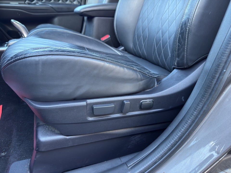 Mitsubishi Outlander 2,4 PHEV Instyle CVT 4WD 5d