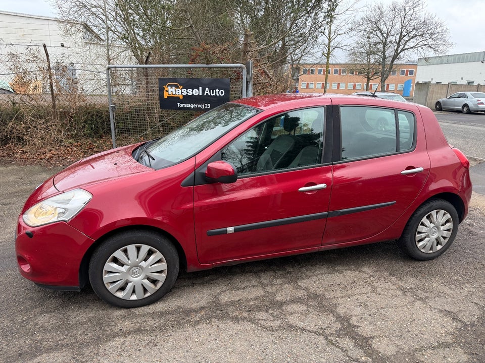 Renault Clio III 1,2 16V Advantage 5d