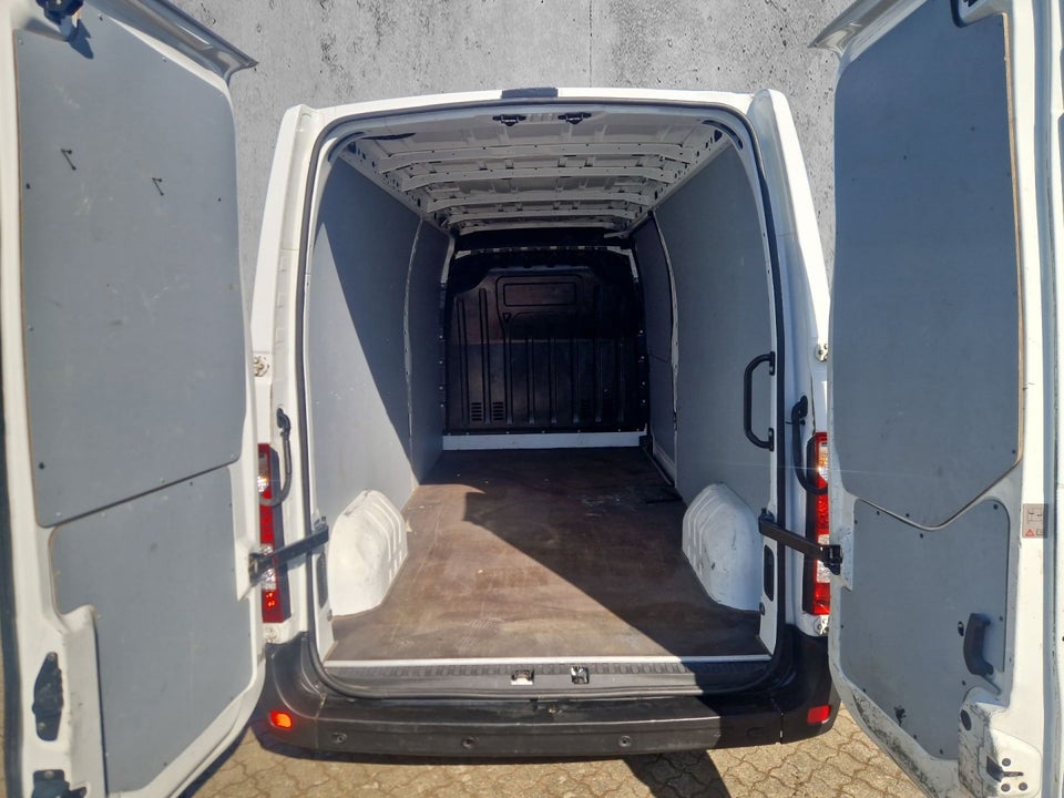 Renault Master IV T35 2,3 dCi 150 L3H2 Kassevogn