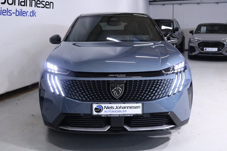 Peugeot e-3008 77 GT Pack 5d
