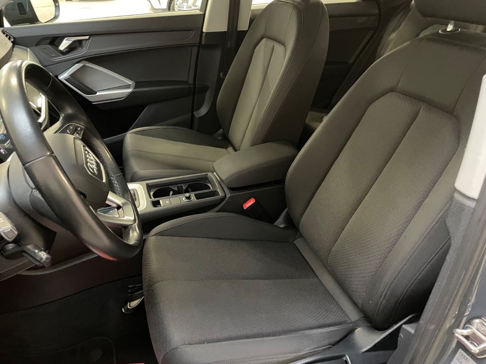 Audi Q3 45 TFSi e Attitude plus S-tr. 5d