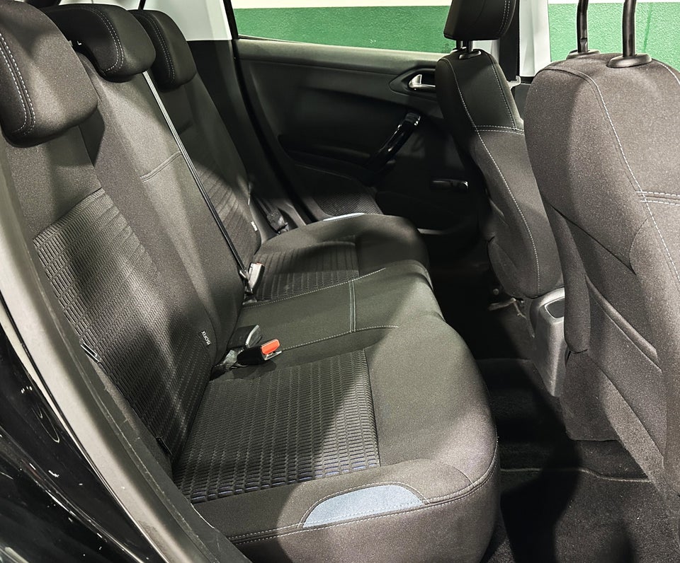 Peugeot 208 1,2 VTi Allure Sky 5d