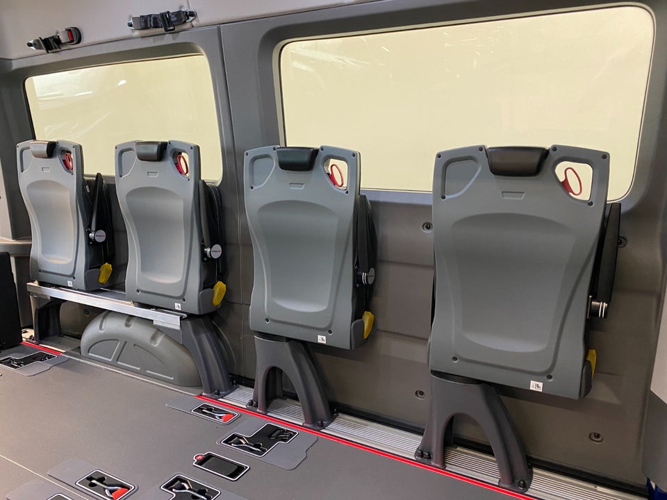 VW Crafter 35 2,0 TDi 140 Kombi aut.