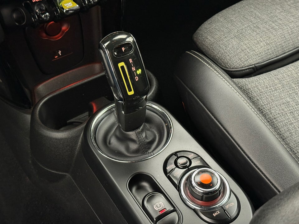 MINI Cooper SE Essential 3d