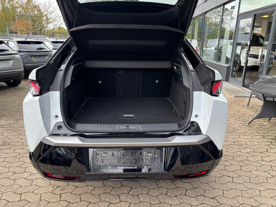 Peugeot e-3008 77 GT 5d