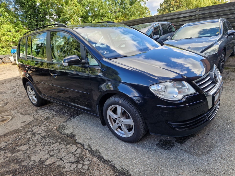 VW Touran 2,0 TDi 140 Trendline 7prs 5d