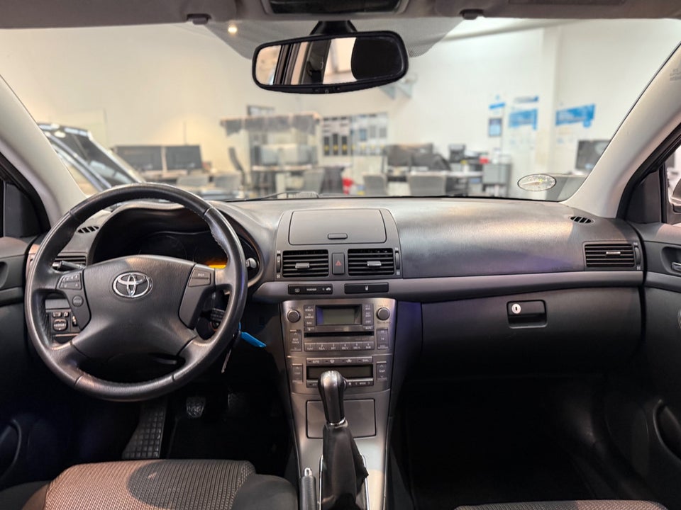 Toyota Avensis 2,0 VVT-i Executive 5d