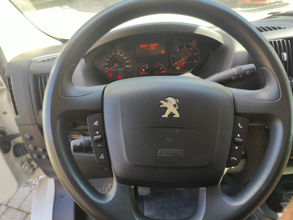 Peugeot Boxer 335 2,2 BlueHDi 165 L3 Alukasse m/lift 2d