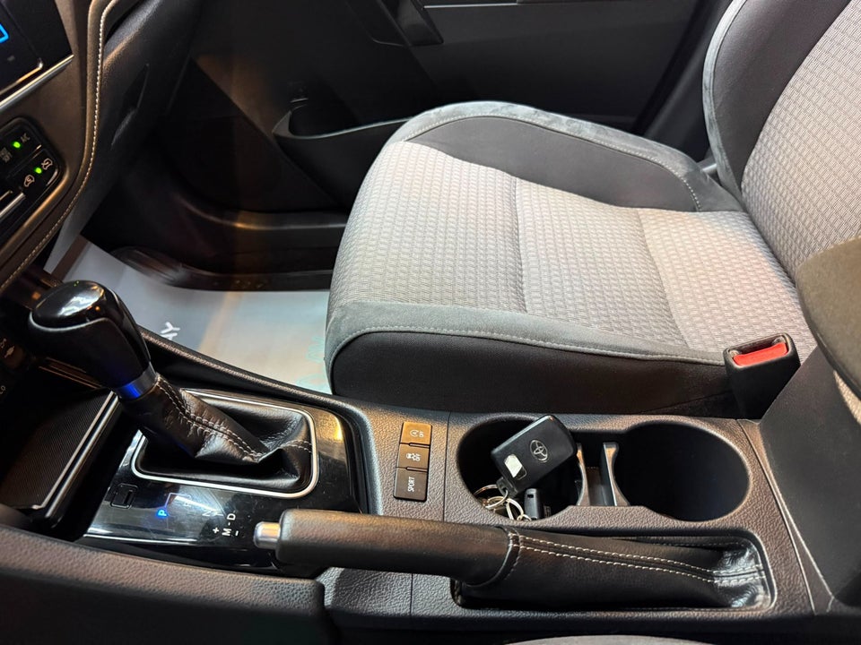 Toyota Auris 1,2 T Selected MDS 5d