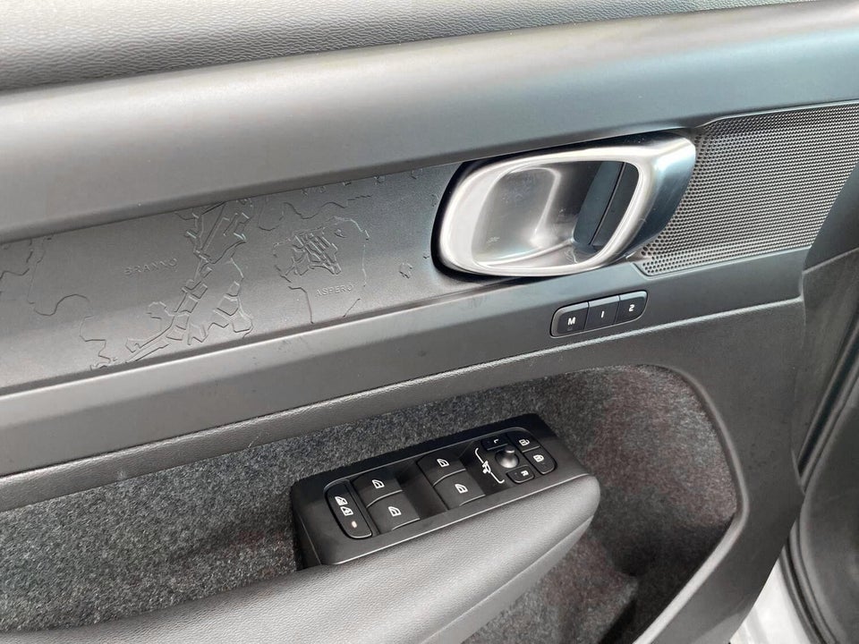 Volvo EX40 Extended Range Black Edition 5d