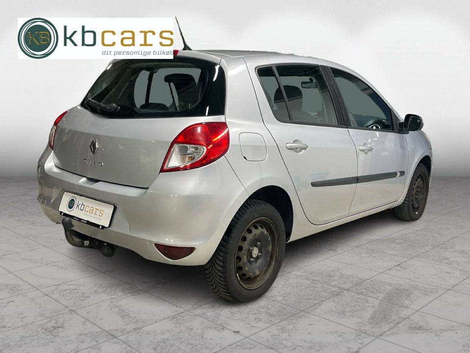 Renault Clio III 1,2 16V Expression 5d