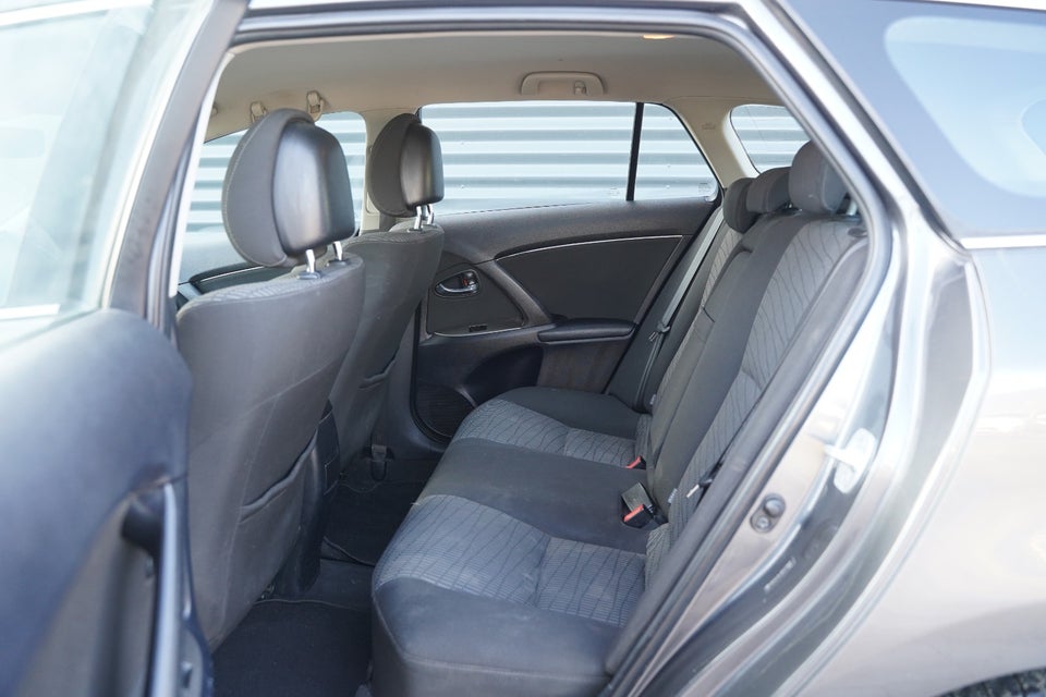 Toyota Avensis 2,0 D-4D T3 stc. 5d