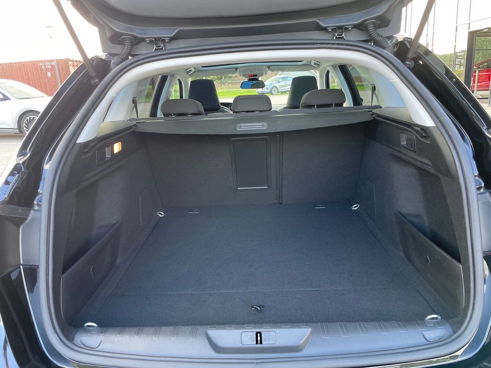 Peugeot 308 1,5 BlueHDi 130 Selection Sky SW 5d