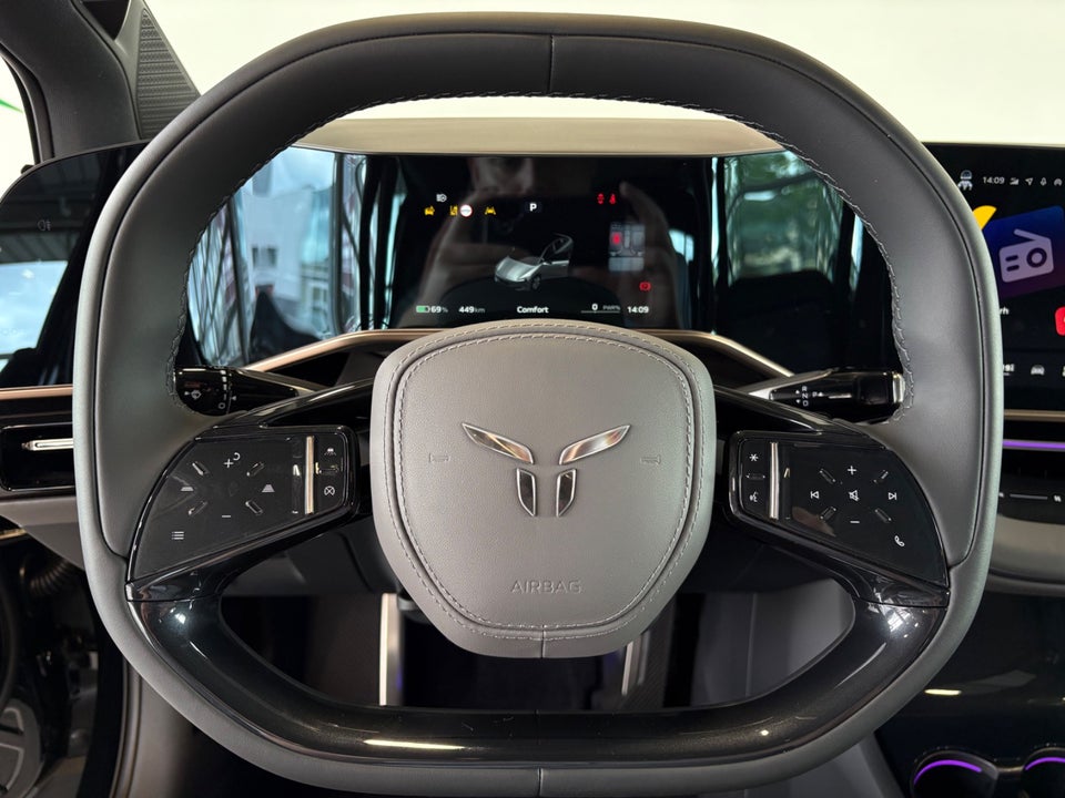 Hongqi EH7 111 Exclusive 4d