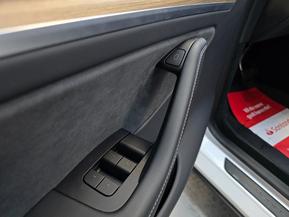 Tesla Model Y RWD 5d