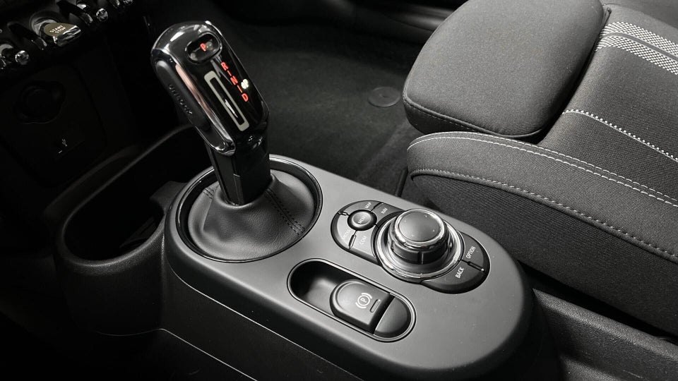 MINI Cooper SE Essential 3d