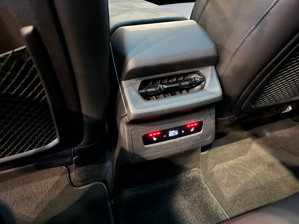 Audi SQ6 e-tron quattro 5d