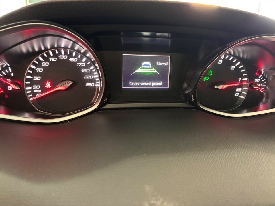 Peugeot 308 1,5 BlueHDi 130 Selection Sky SW EAT8 5d