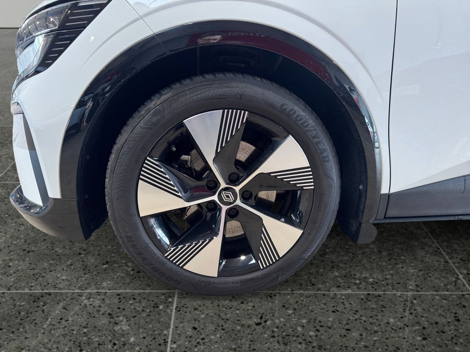 Renault Megane E-Tech 40 Equilibre 5d