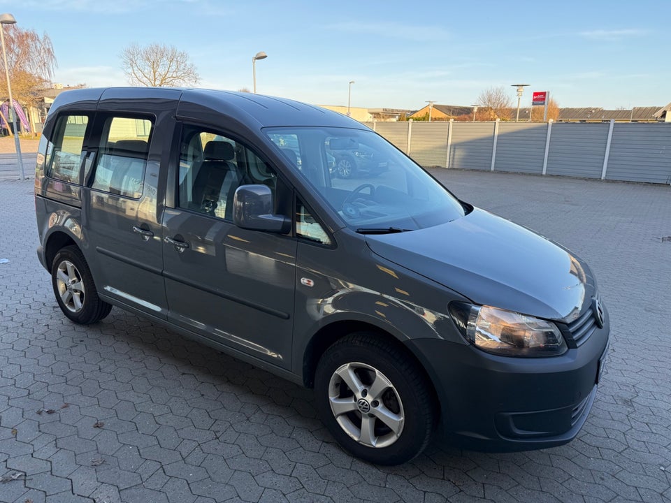 VW Caddy 1,6 TDi 102 Trendline DSG 4d