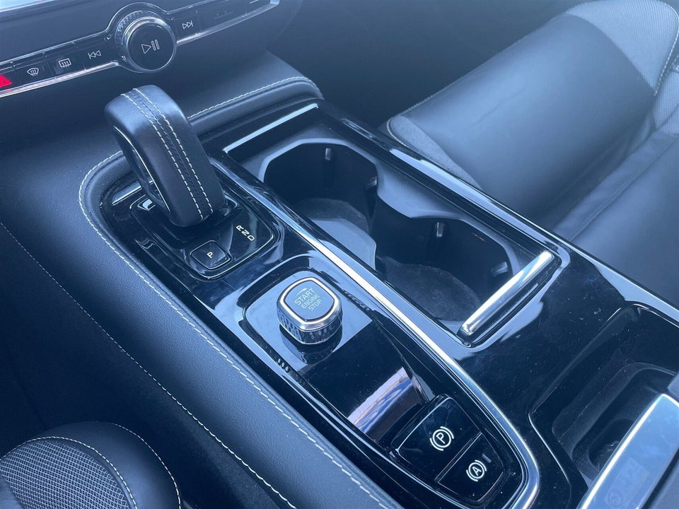 Volvo V60 2,0 T8 ReCharge R-Design aut. AWD 5d