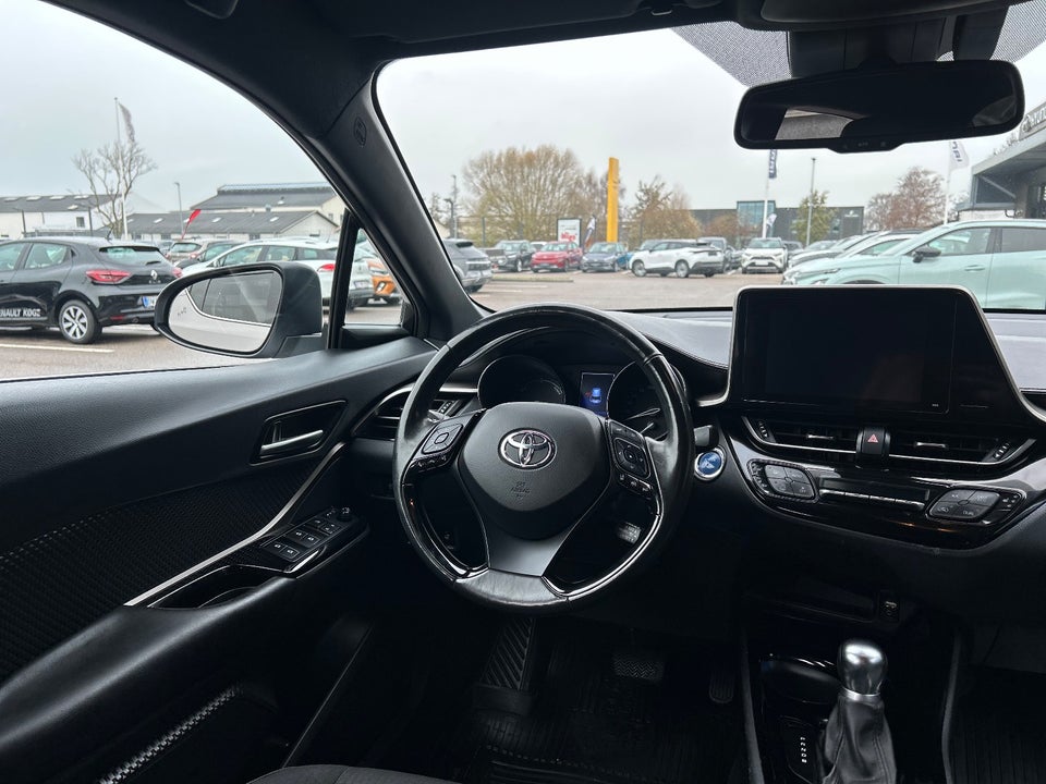 Toyota C-HR 1,8 Hybrid Premium Selected CVT 5d