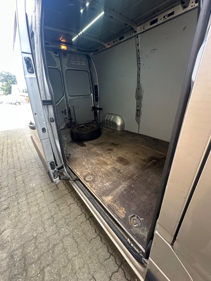 Nissan NV400 2,3 dCi 125 L2H2 Van 5d