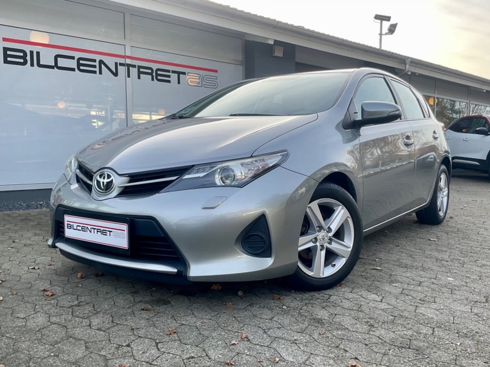 Toyota Auris 1,3 VVT-i T1+ 5d