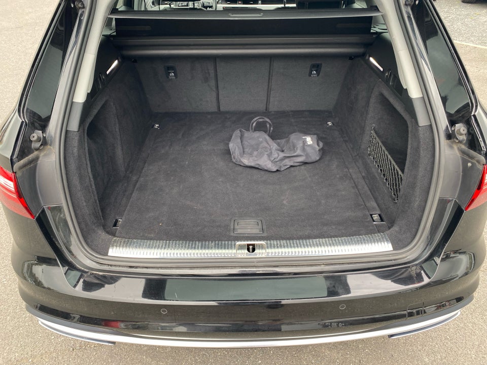 Audi A4 40 TDi Sport Prestige Selection Tour Avant S-tr. 5d