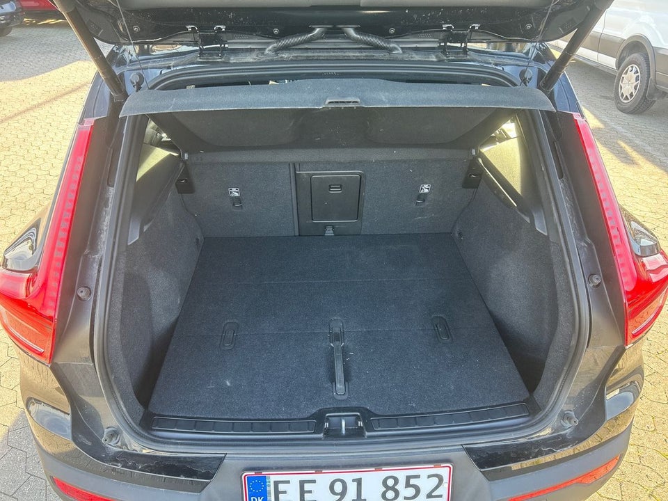 Volvo EX40 Extended Range Black Edition 5d