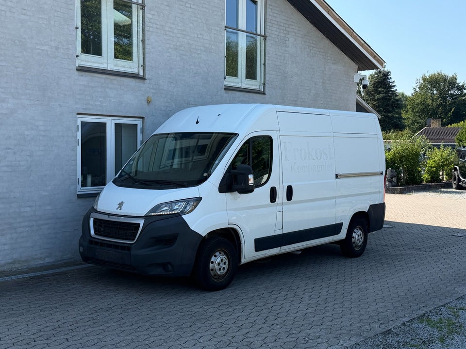 Peugeot Boxer 330 2,2 BlueHDi 140 L2H2 Premium