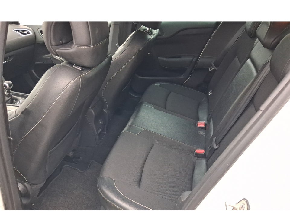 Citroën DS4 1,6 e-HDi 112 Style 5d