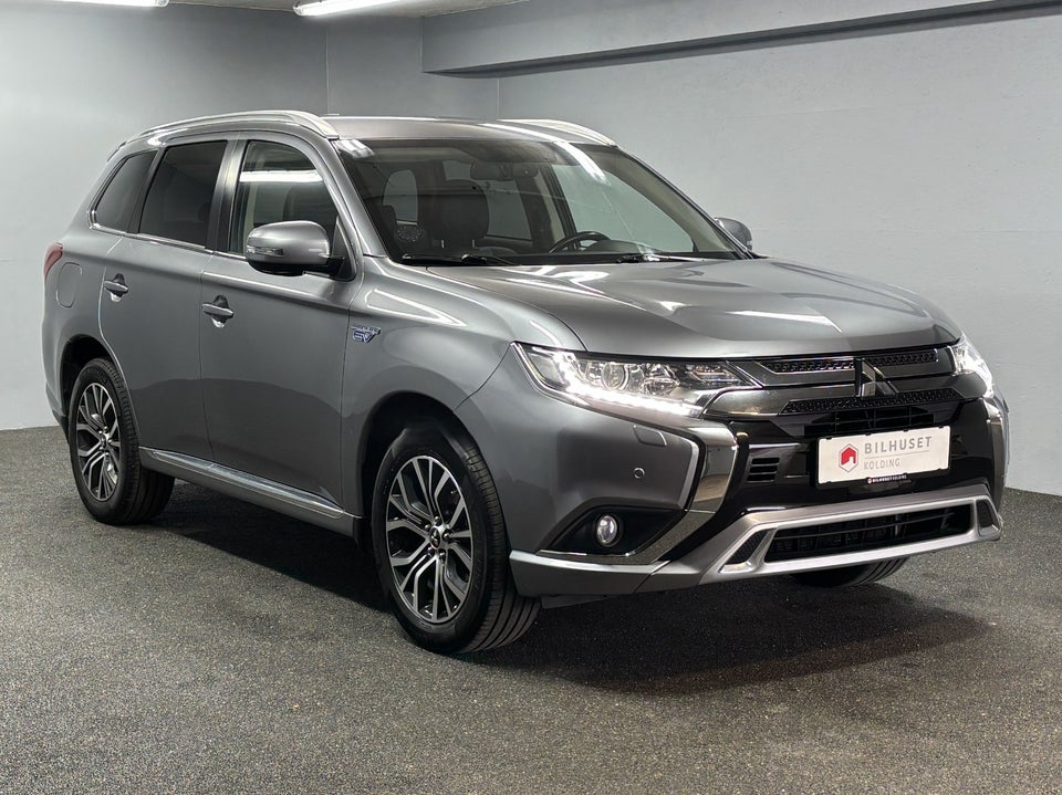 Mitsubishi Outlander 2,4 PHEV Invite CVT 4WD 5d