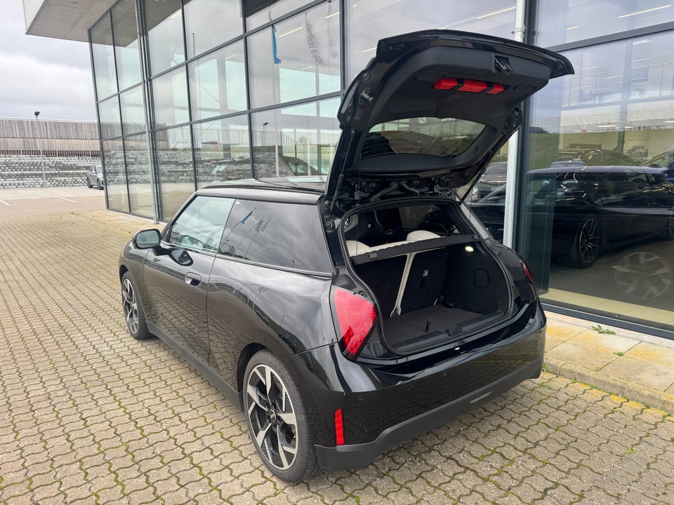 MINI Cooper E Favoured Trim L 3d