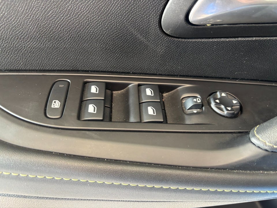 Peugeot e-208 50 GT 5d