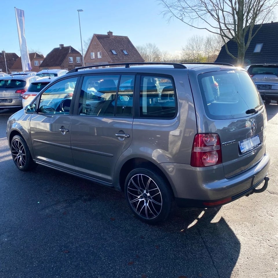 VW Touran 2,0 TDi 140 Trendline DSG 5d