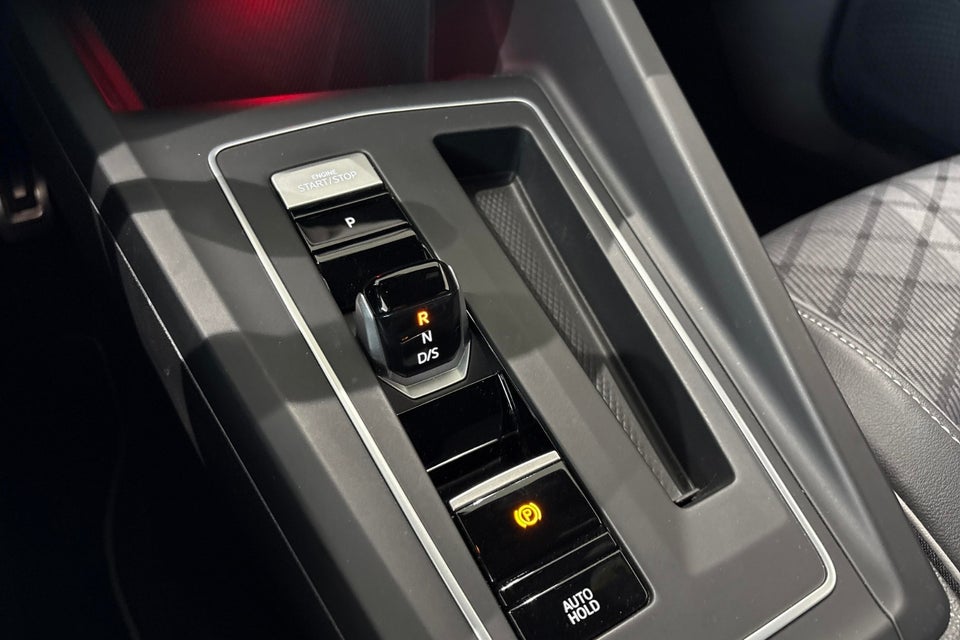 VW Golf VIII 1,5 eTSi 150 R-line DSG 5d