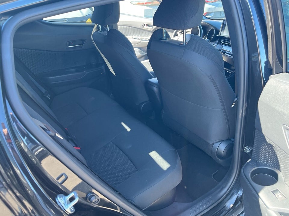 Toyota C-HR 1,8 Hybrid Selected CVT 5d